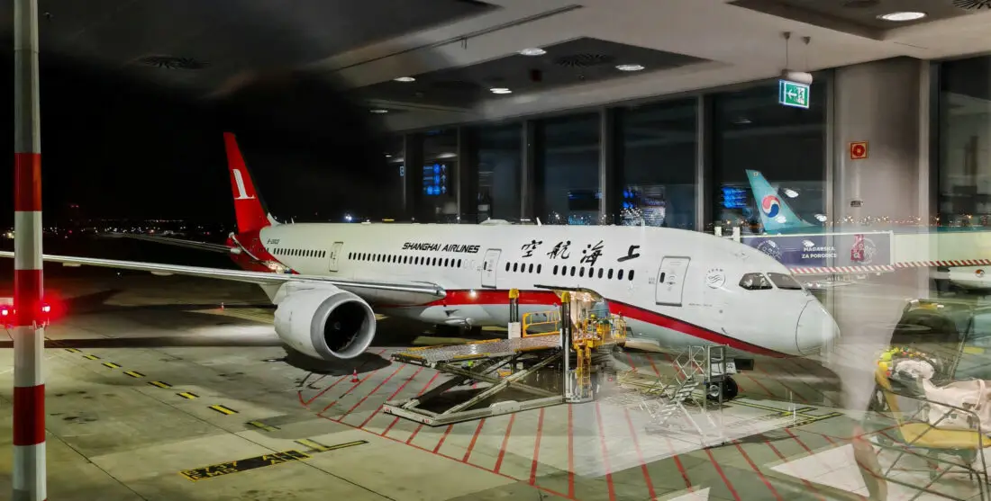 Shanghai Airlines Dreamliner