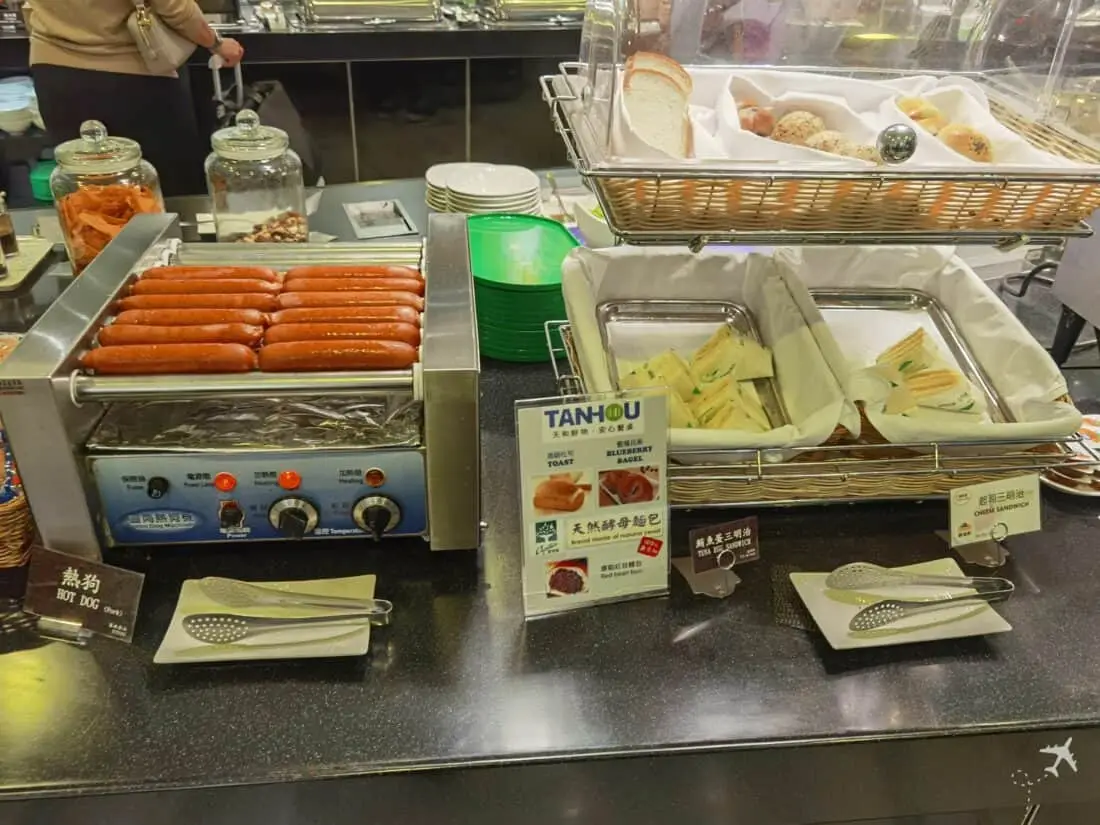 EVA Air Infinity Lounge TPE Hot Dogs