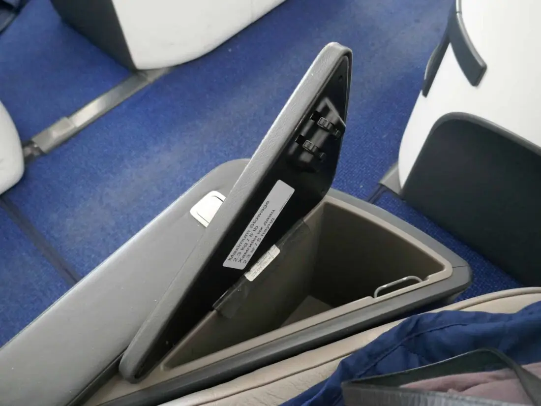 MIAT Business Class 11 Stauraum