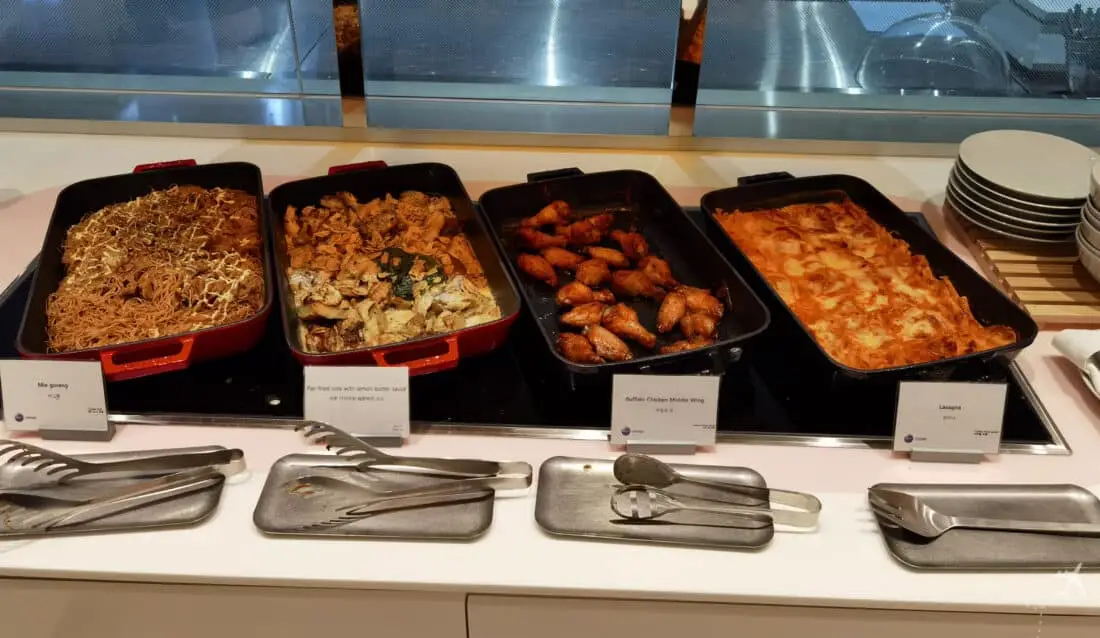 Oneworld Lounge ICN warme Speisen