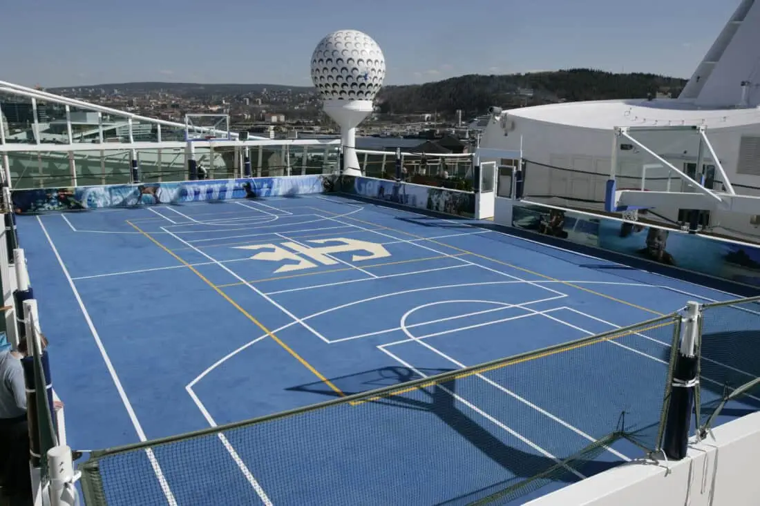 Independence of the Seas sports court