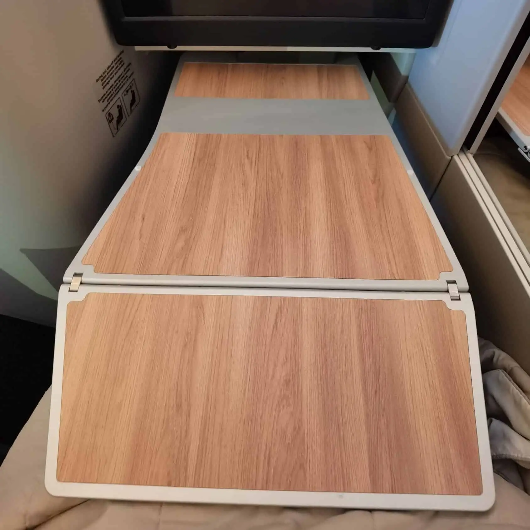 neue Iberia Business Class A350 Tisch