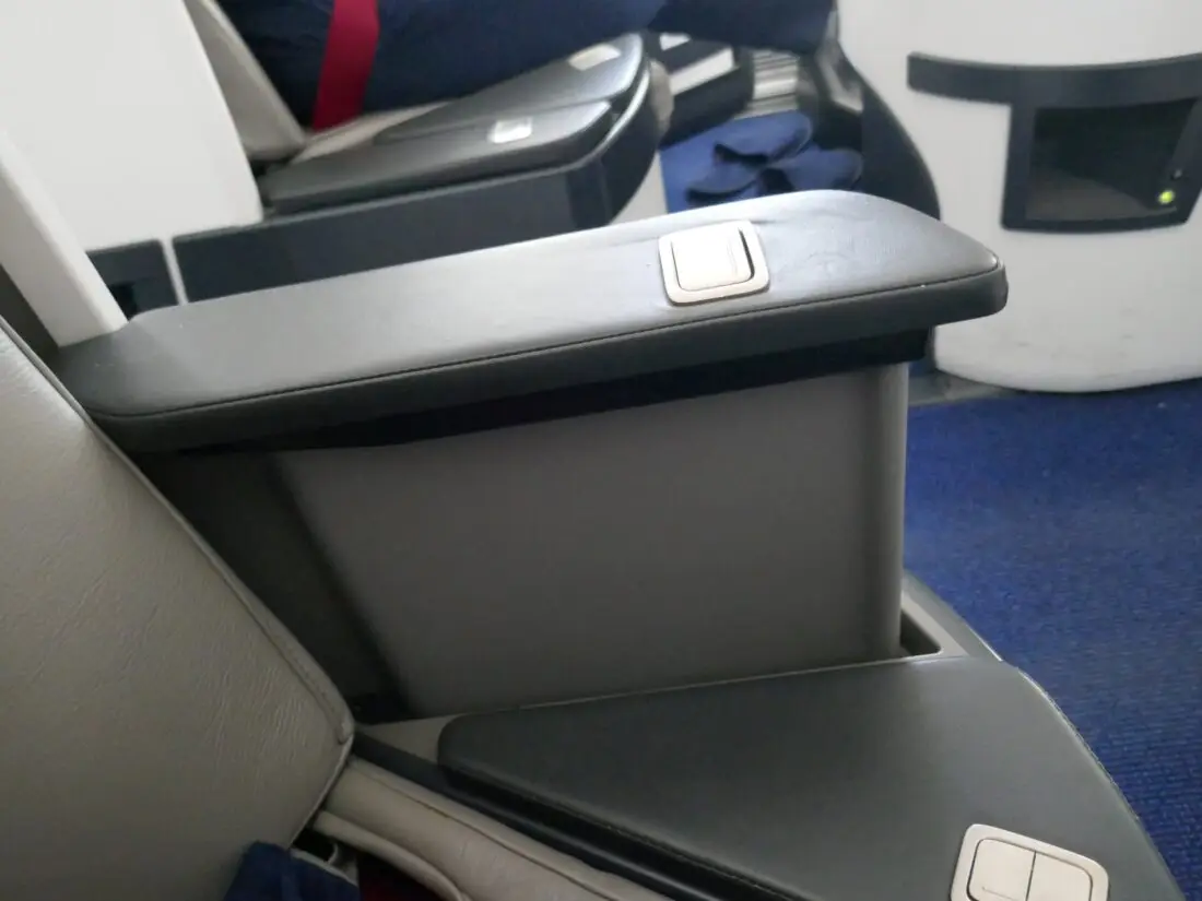 MIAT Business Class 12 Armlehne