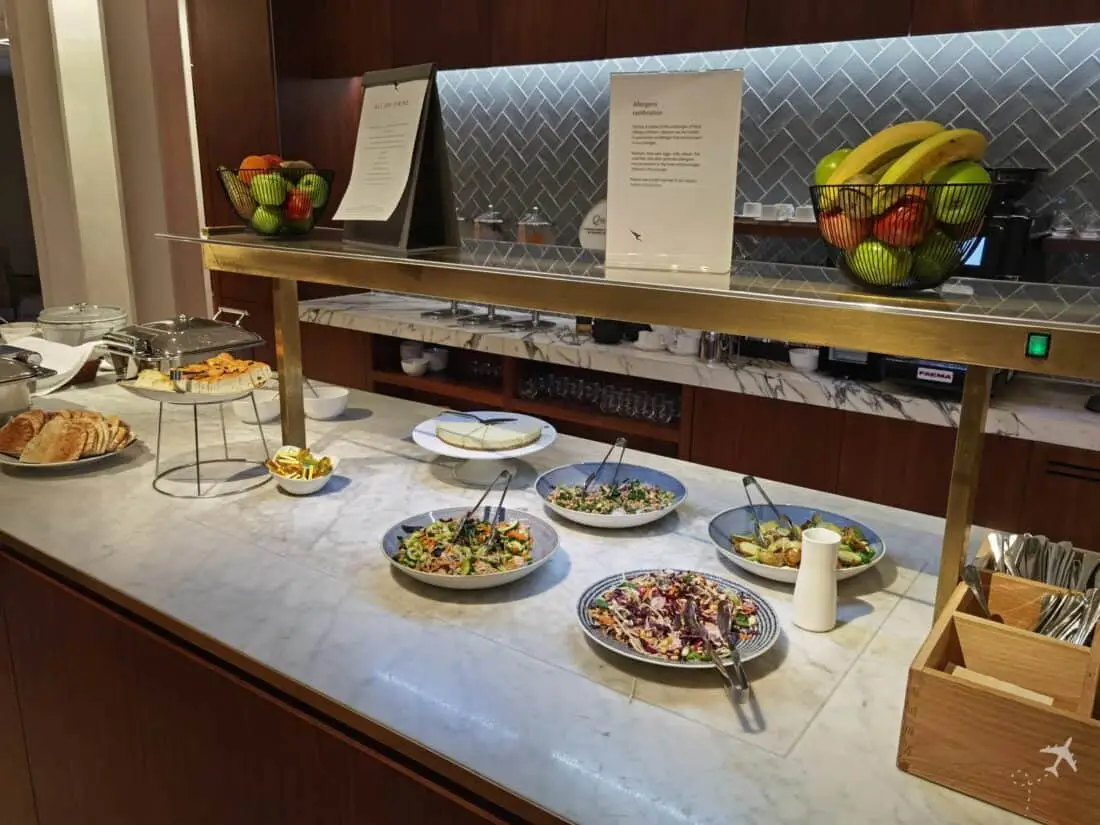QF Lounge LHR Salat mittags 1