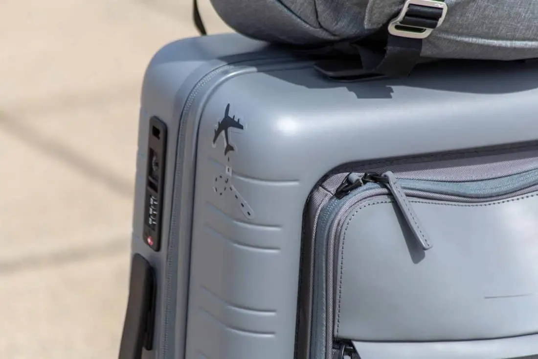 horizn studios model m5 travel dealz logo
