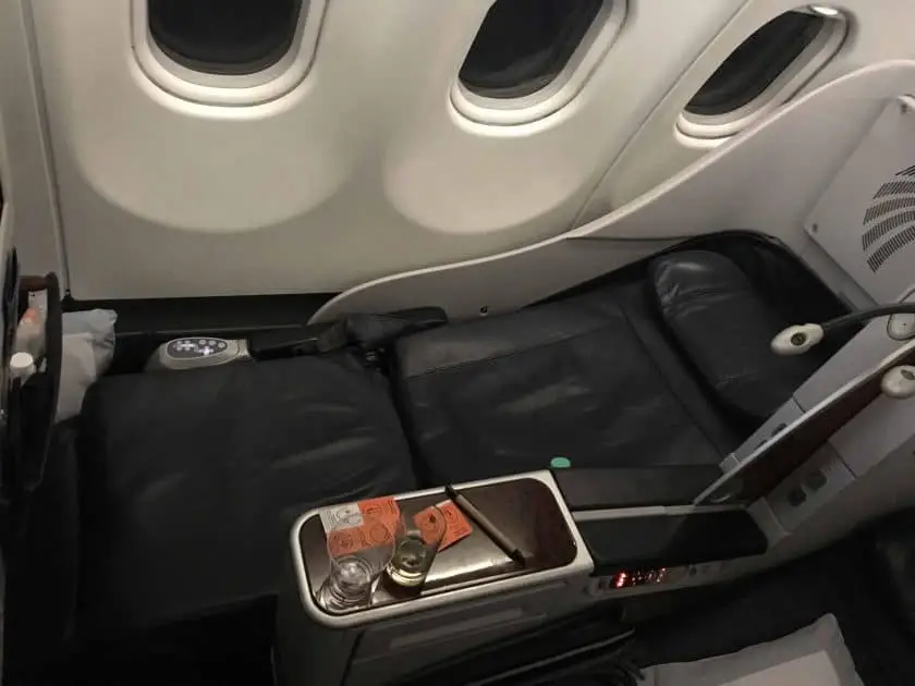 Bewertung EgyptAir Business Class A330 BKK CAI Sitz als fast flaches Bett