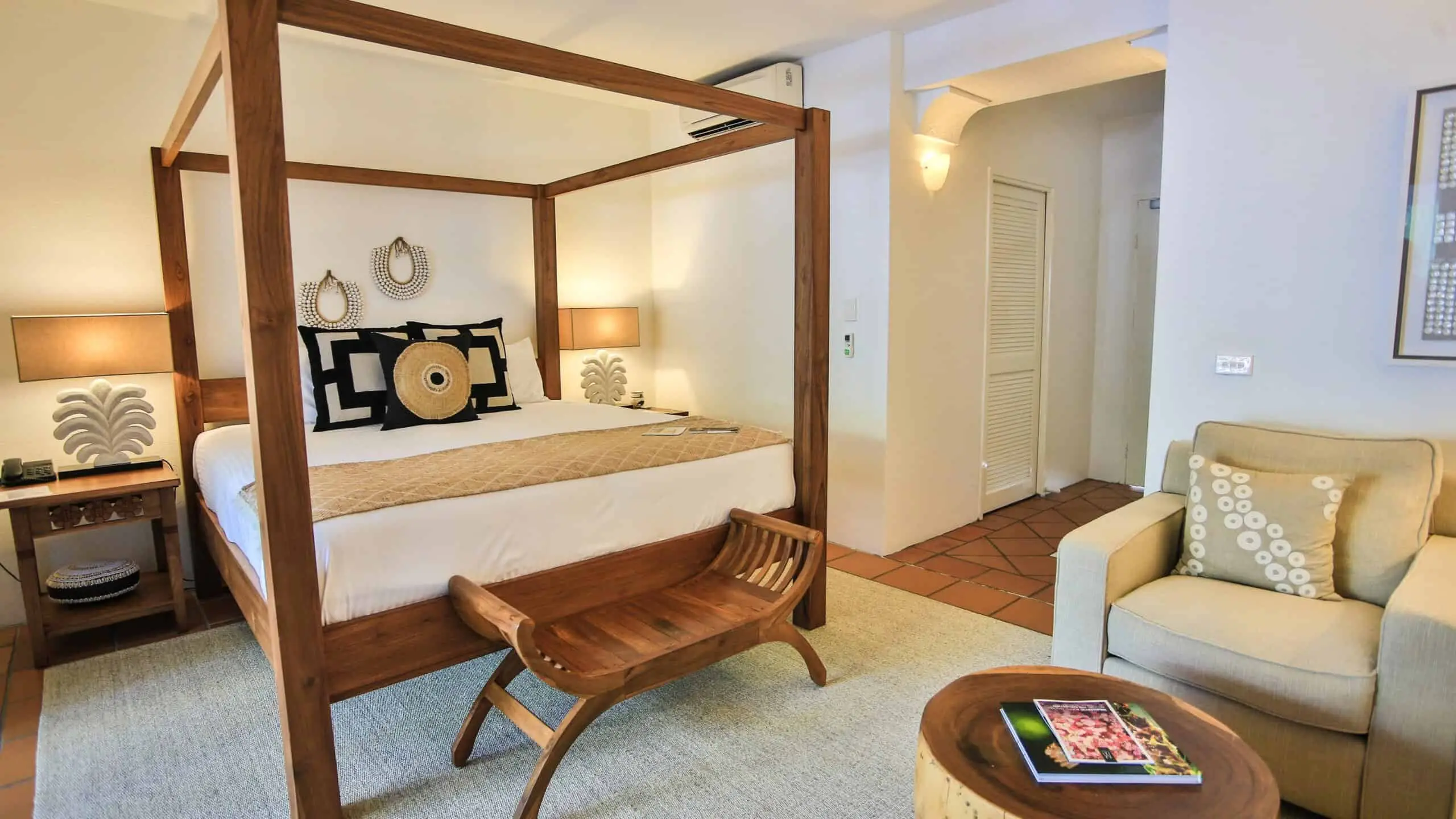 4. reef house palm cove verandah king room1