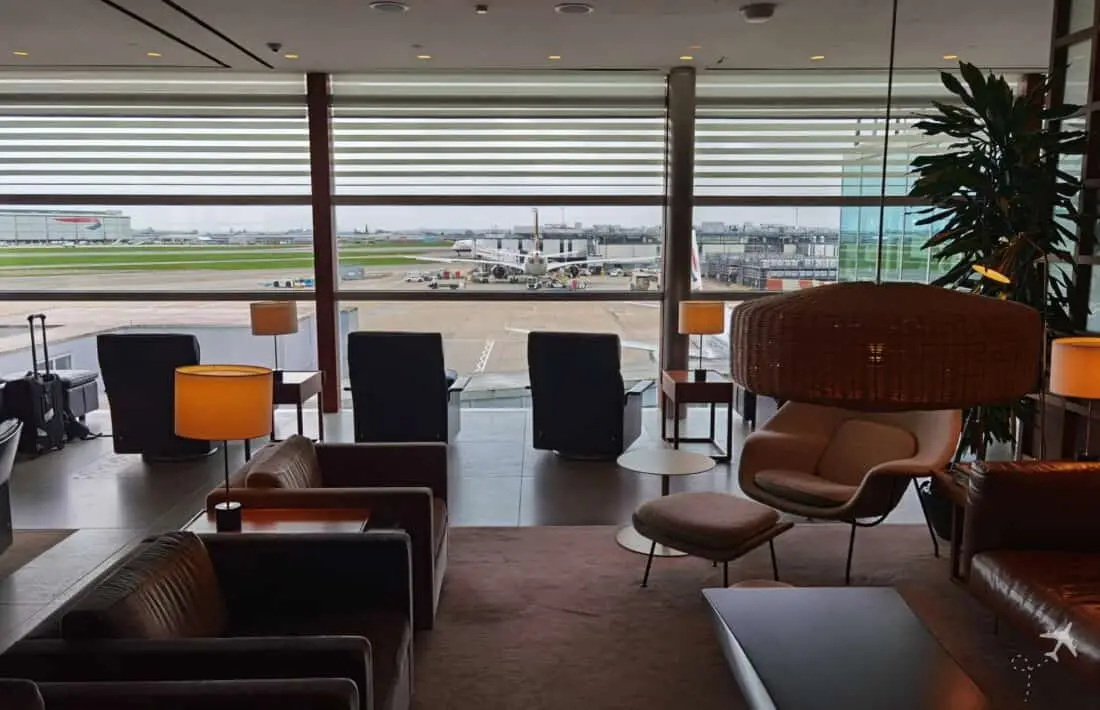 CX Biz Lounge LHR Aussicht