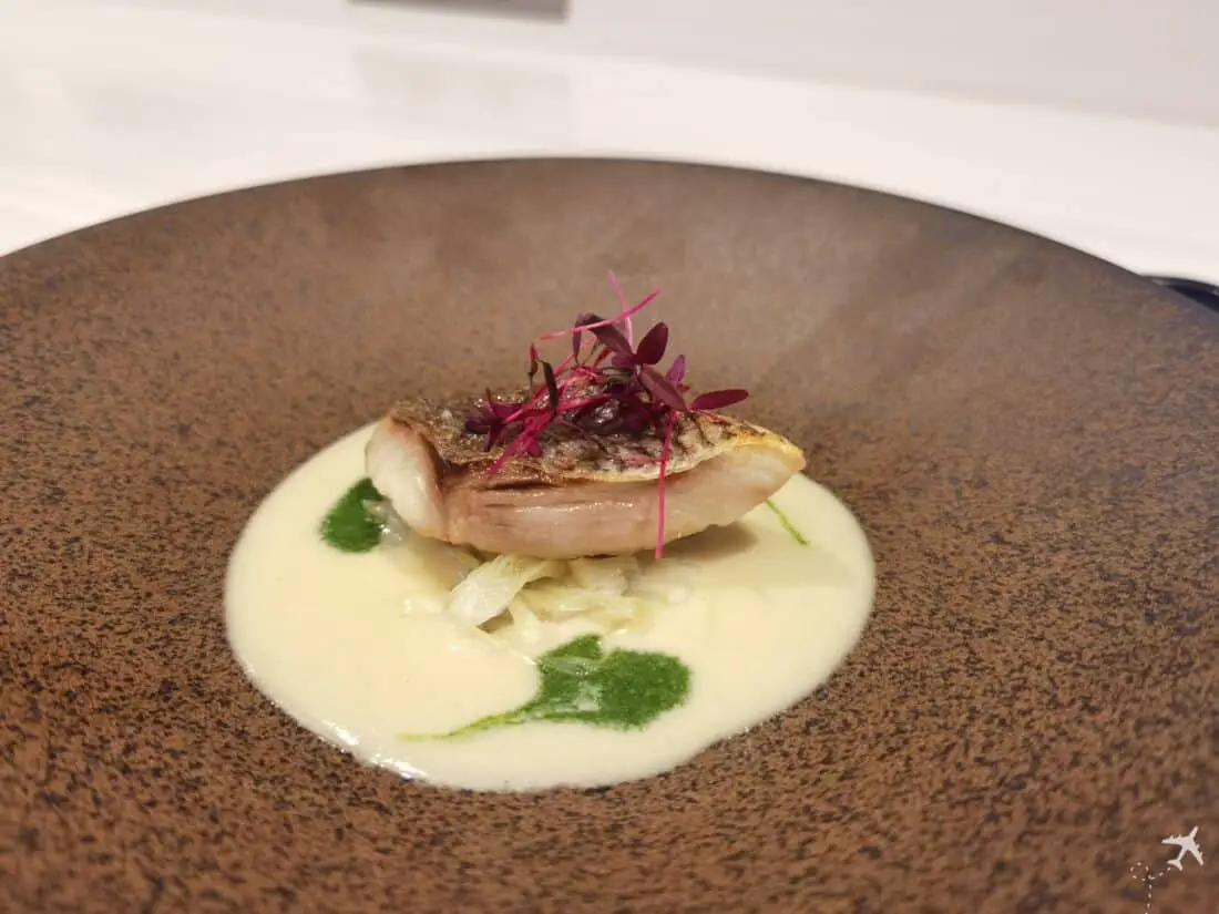 JL F Lounge HND Fisch