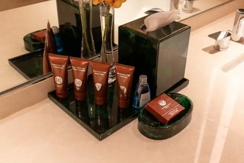 Conrad Singapore Zimmer Badezimmer Amenities