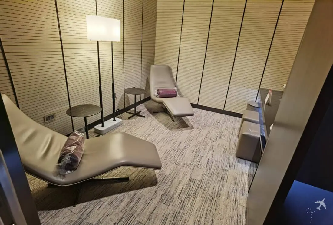 QR Al Mourjan Lounge DOH Garden Ruheraum fuer 2
