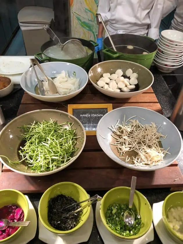 Conrad Singapore Fruehstueck Asiatisch