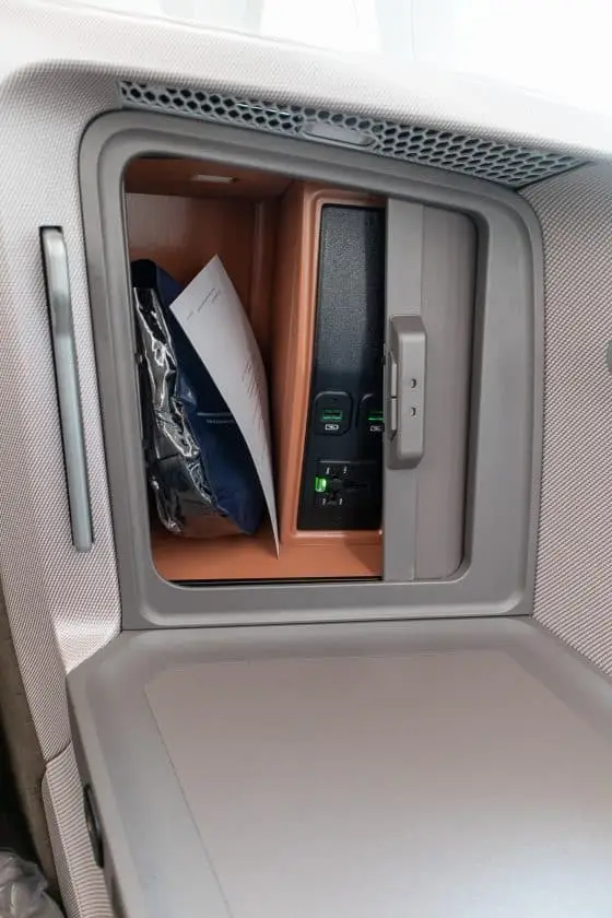 Singapore Airlines Boeing 787 10 Business Class Storage