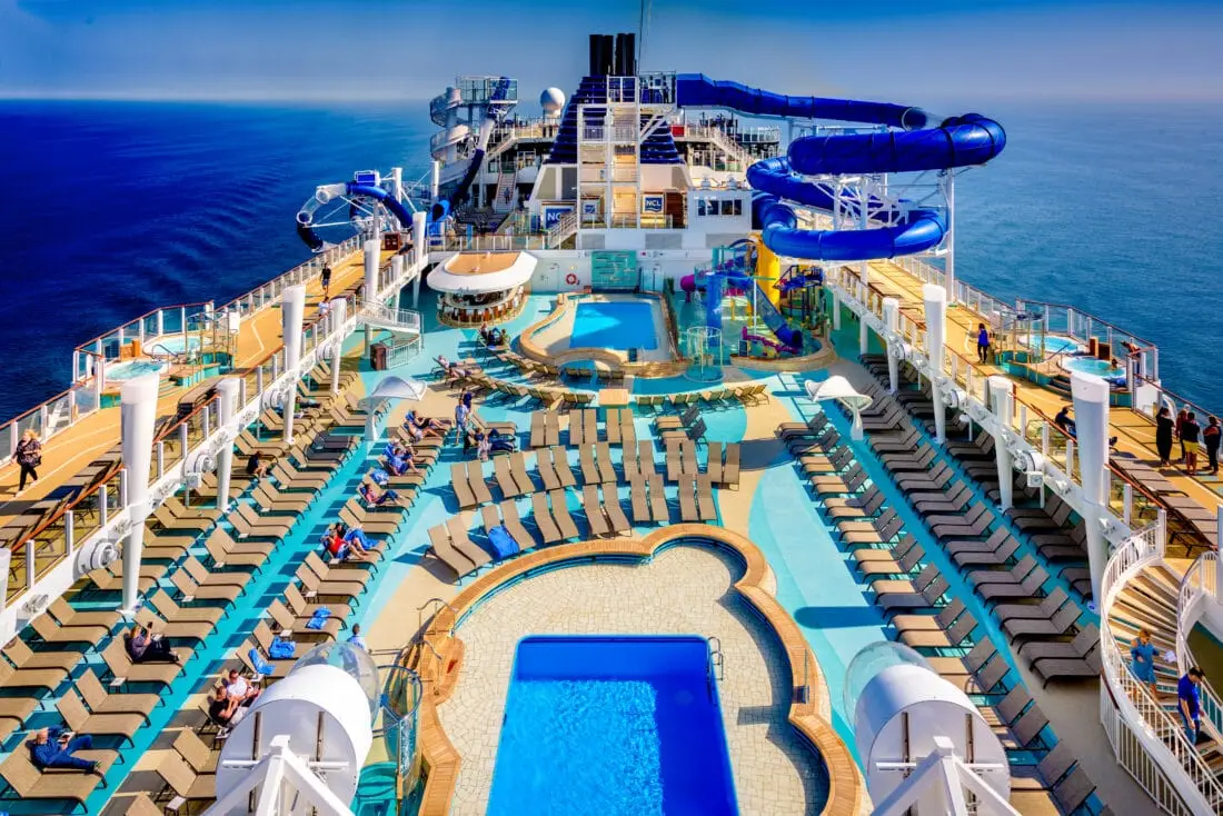 norwegianbliss pooldeck