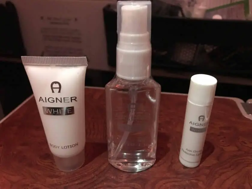 Bewertung EgyptAir Business Class A330 BKK CAI Amenity Kit 3