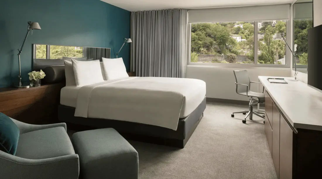 andaz wh1