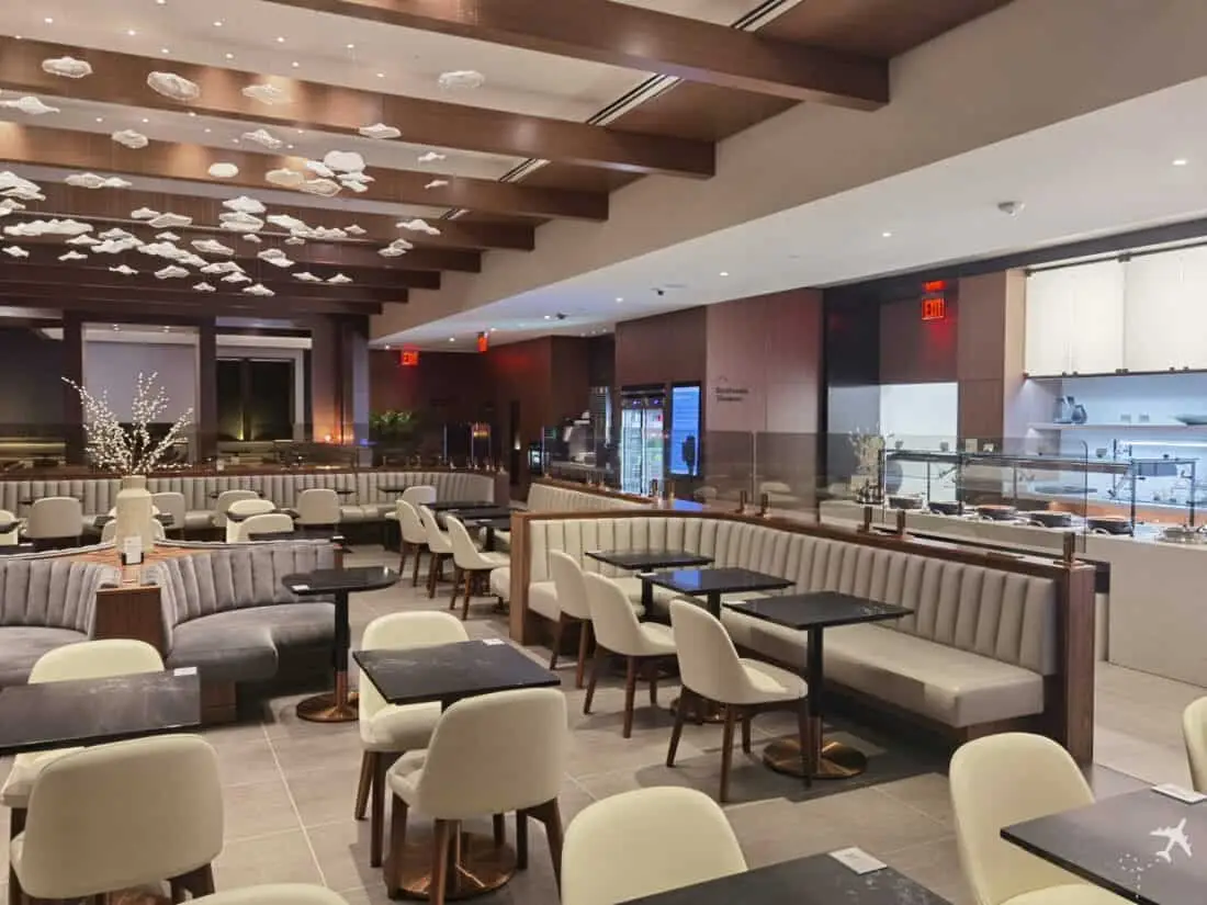 Soho Lounge JFK Essbereich leer