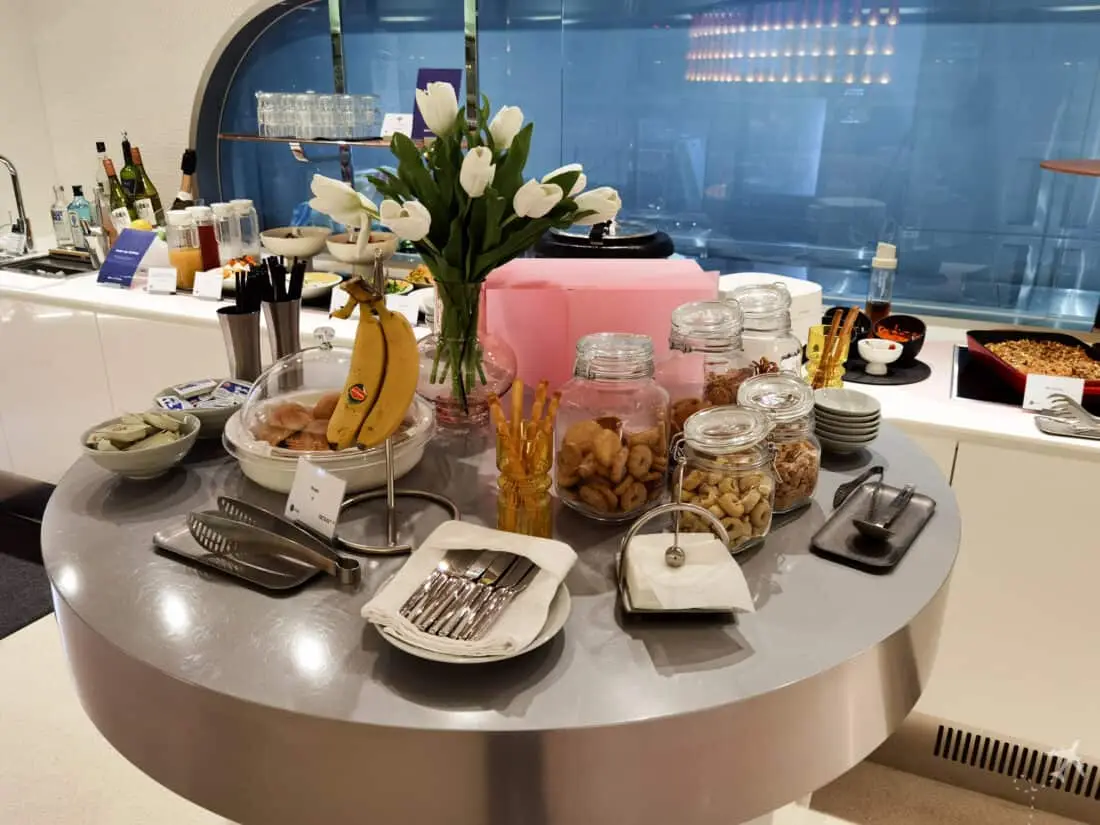 Oneworld Lounge ICN Snacks