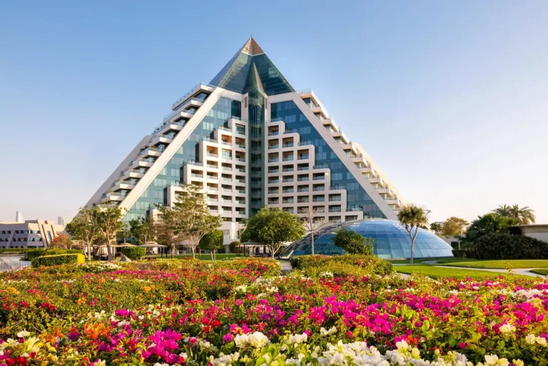 Raffles Dubai ext garden