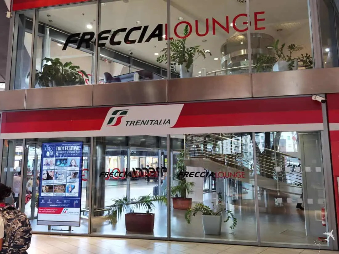 Trenitalia Lounge Neapel Eingang