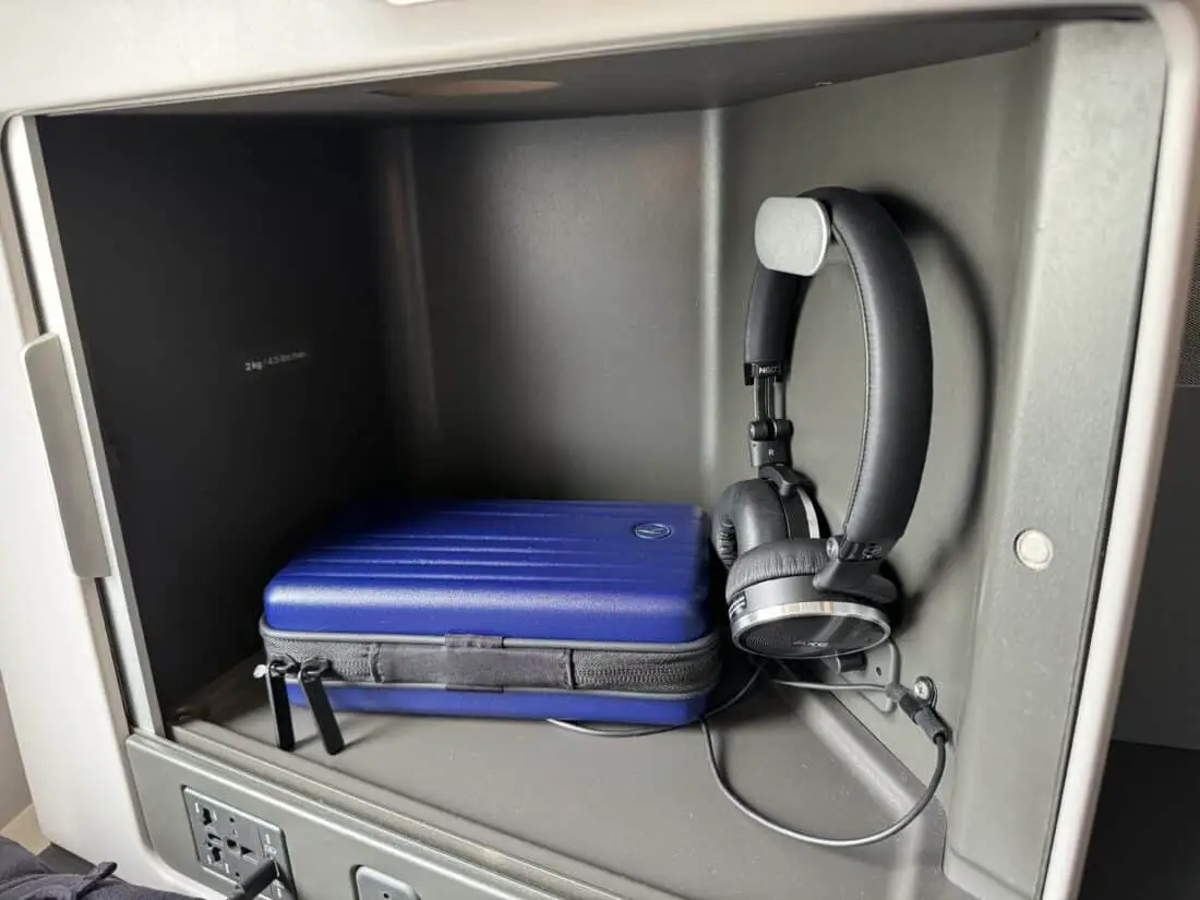 Lufthansa Allegris Business Suite Fenster Stauraum Rolltor