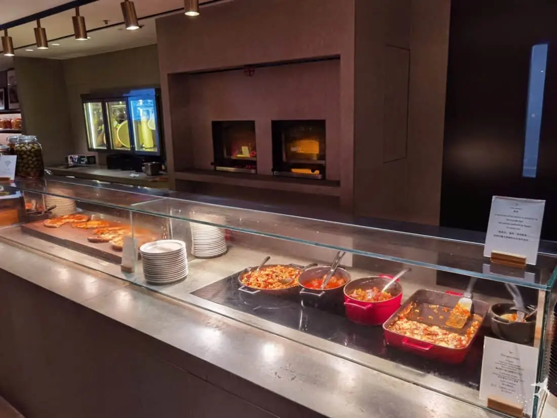 CX Biz Lounge Zhe Pier Speisen