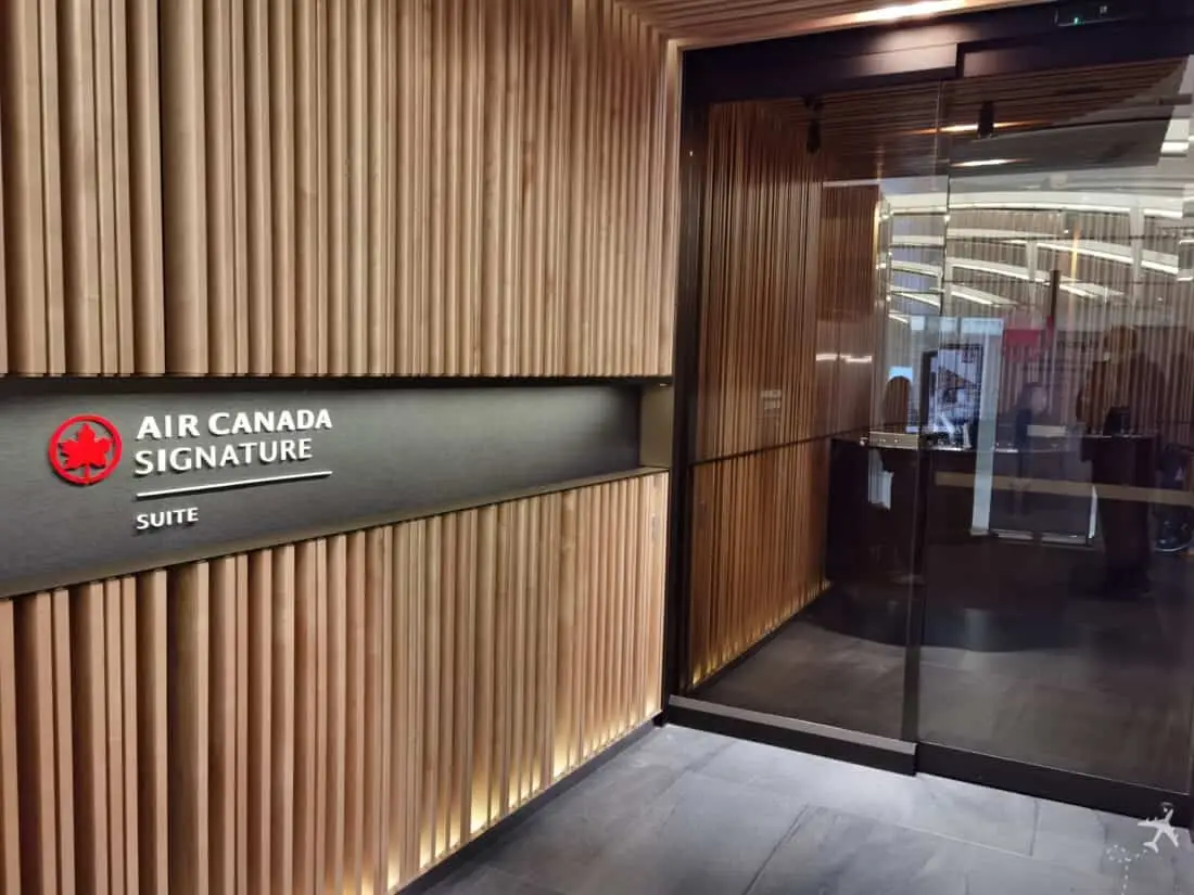 AC Signature Suite YYZ Eingang