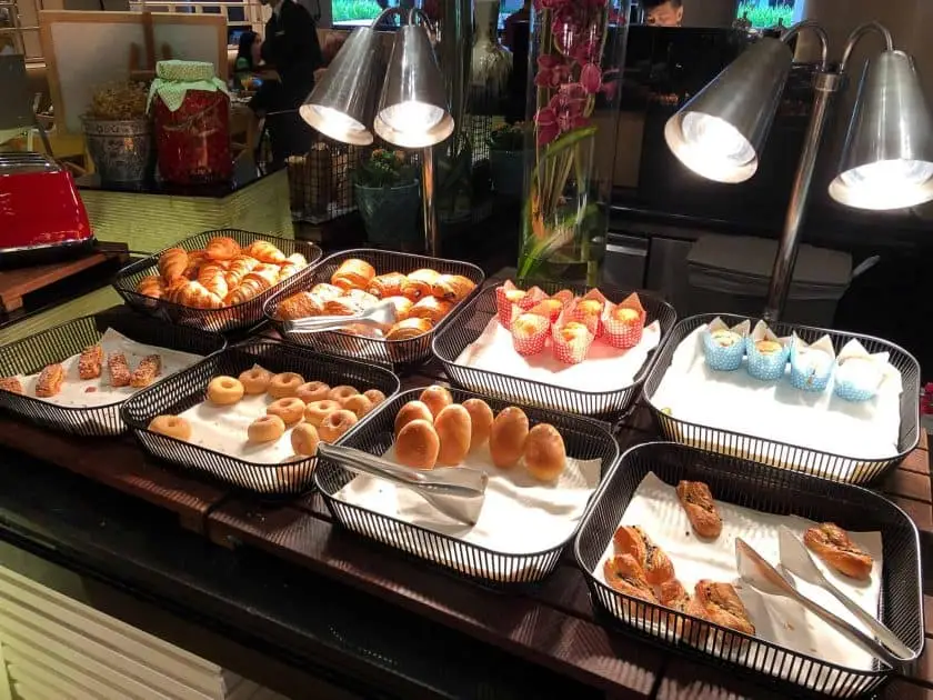 Conrad Singapore Fruehstueck Backwaren
