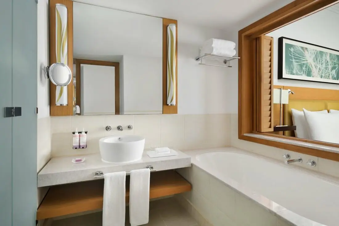 Mövenpick Dubai Jumeirah Bathroom