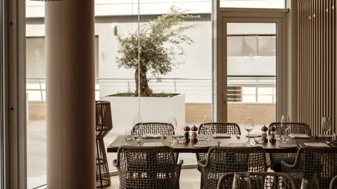 Hyatt Regency Malta P087 SEED Restaurant Seating.16x9