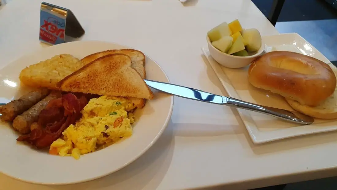 Virgin Clubhouse EWR breakfast