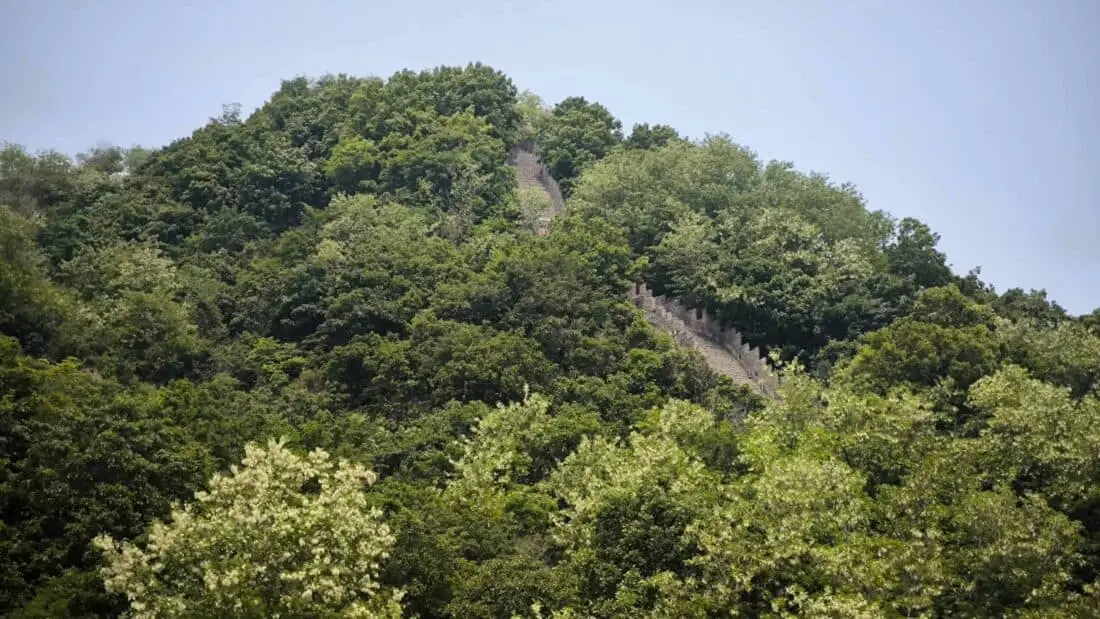 Dandong Mauer Steil