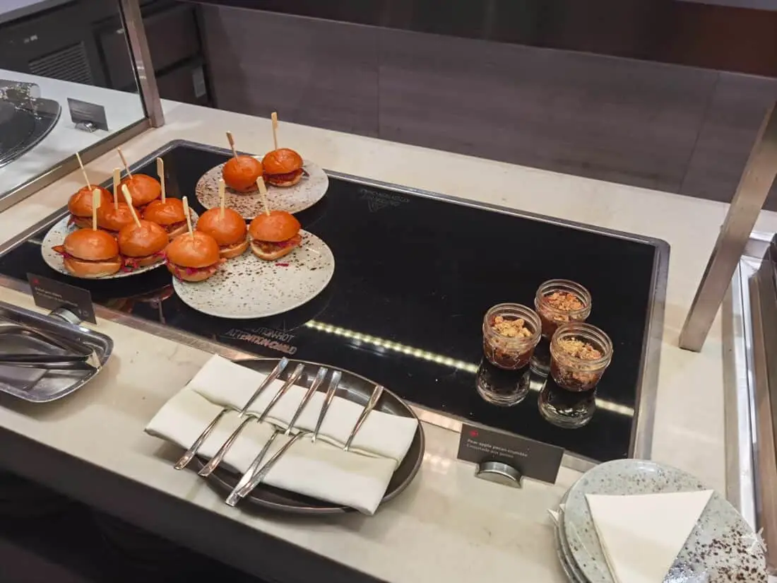 AC Signature Suite YYZ Buffet Burger 2