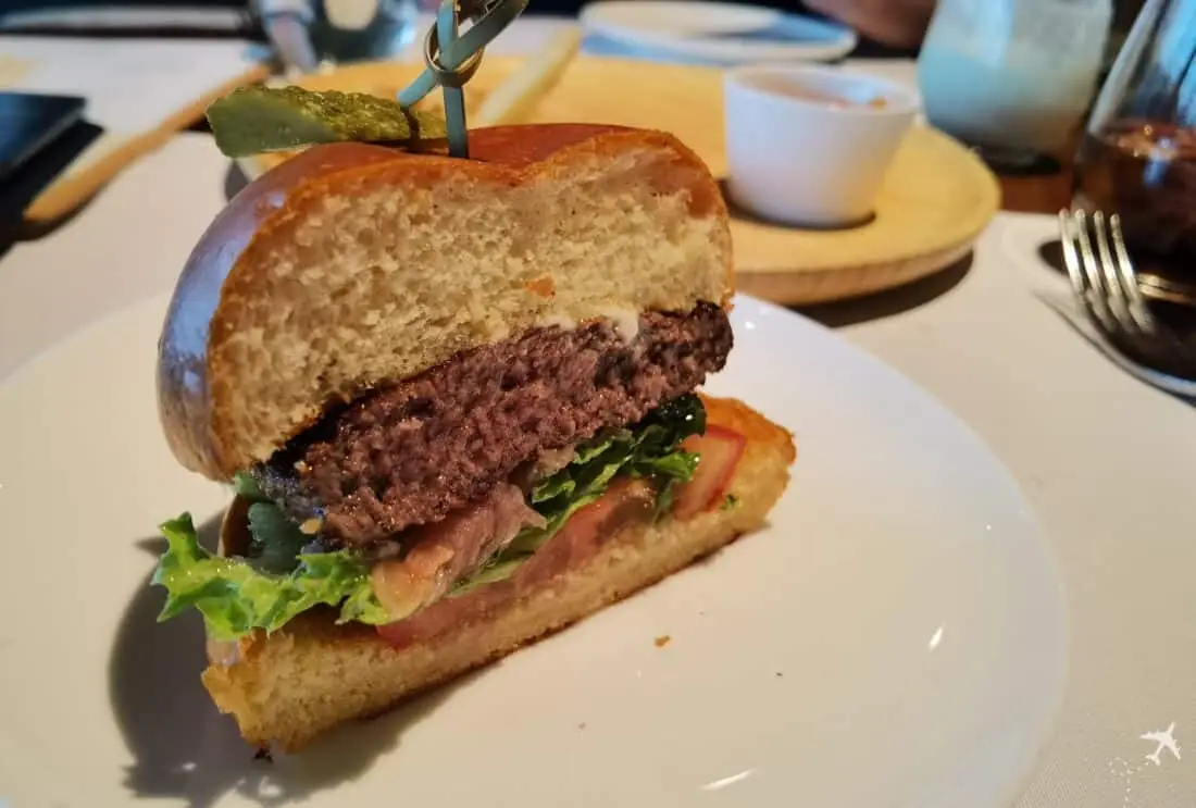 CX F Lounge The Pier HKG Wagyu Burger