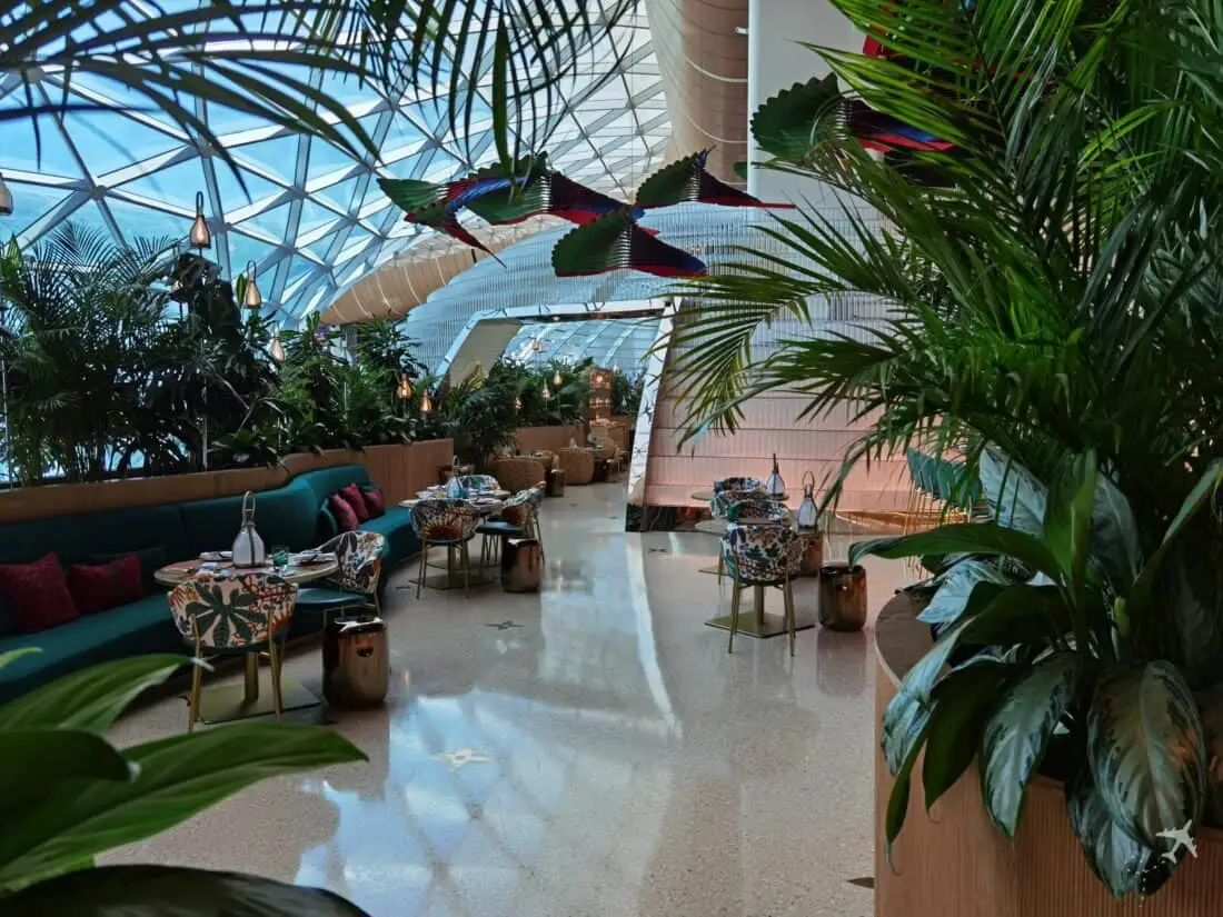 QR Al Mourjan Lounge DOH Garden Louis Vuitton Lounge innen 1