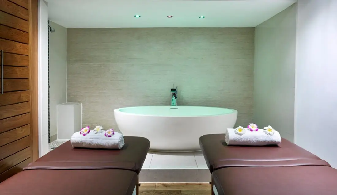 leonardo royal london stpauls spa treatment room 01