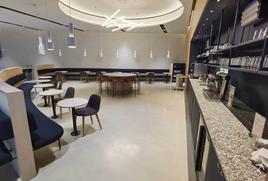 Finnair Lounge Helsinki mehr Sitze