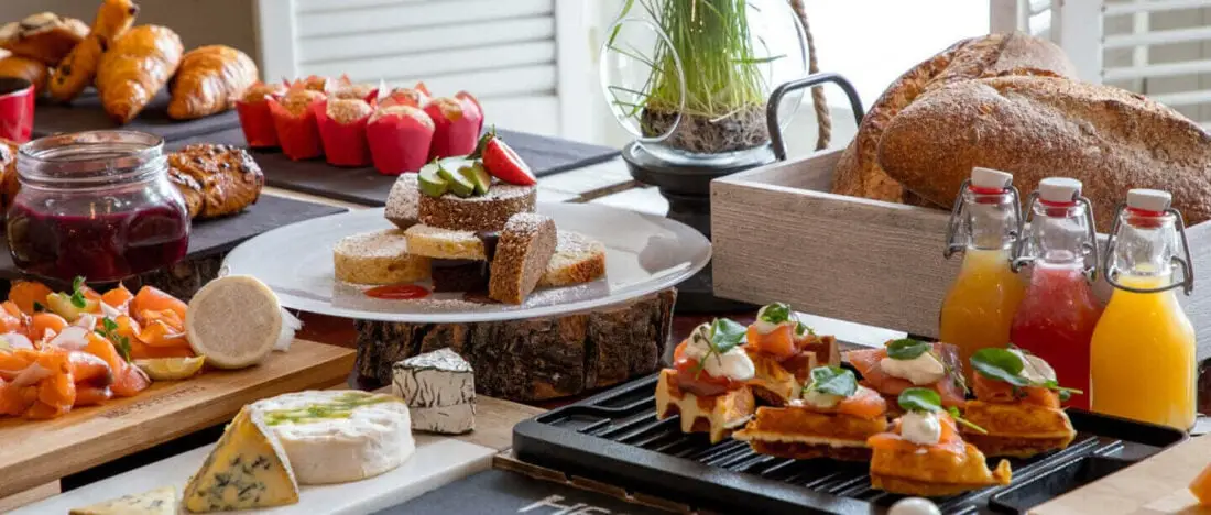 Fairmont Montreux 1440x612 breakfast