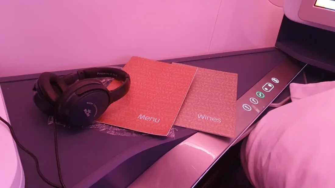 klm headphones business