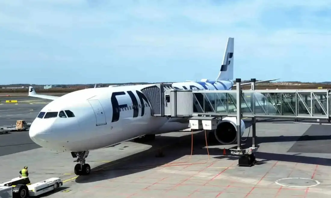Finnair Airbus A330 am Gate Kopie