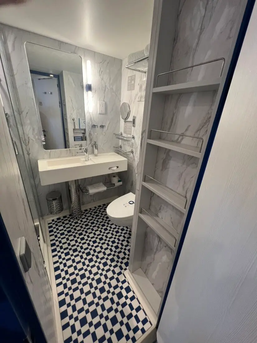 Costa Toscana Cabin Bathroom