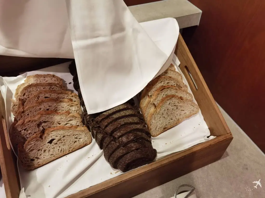 CX F Lounge The Pier HKG The Pantry Brot