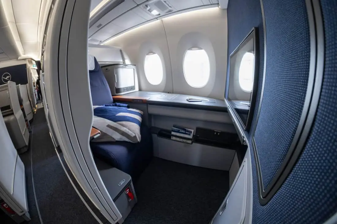 Lufthansa Allegris Business Suite Fenster 2A aussen
