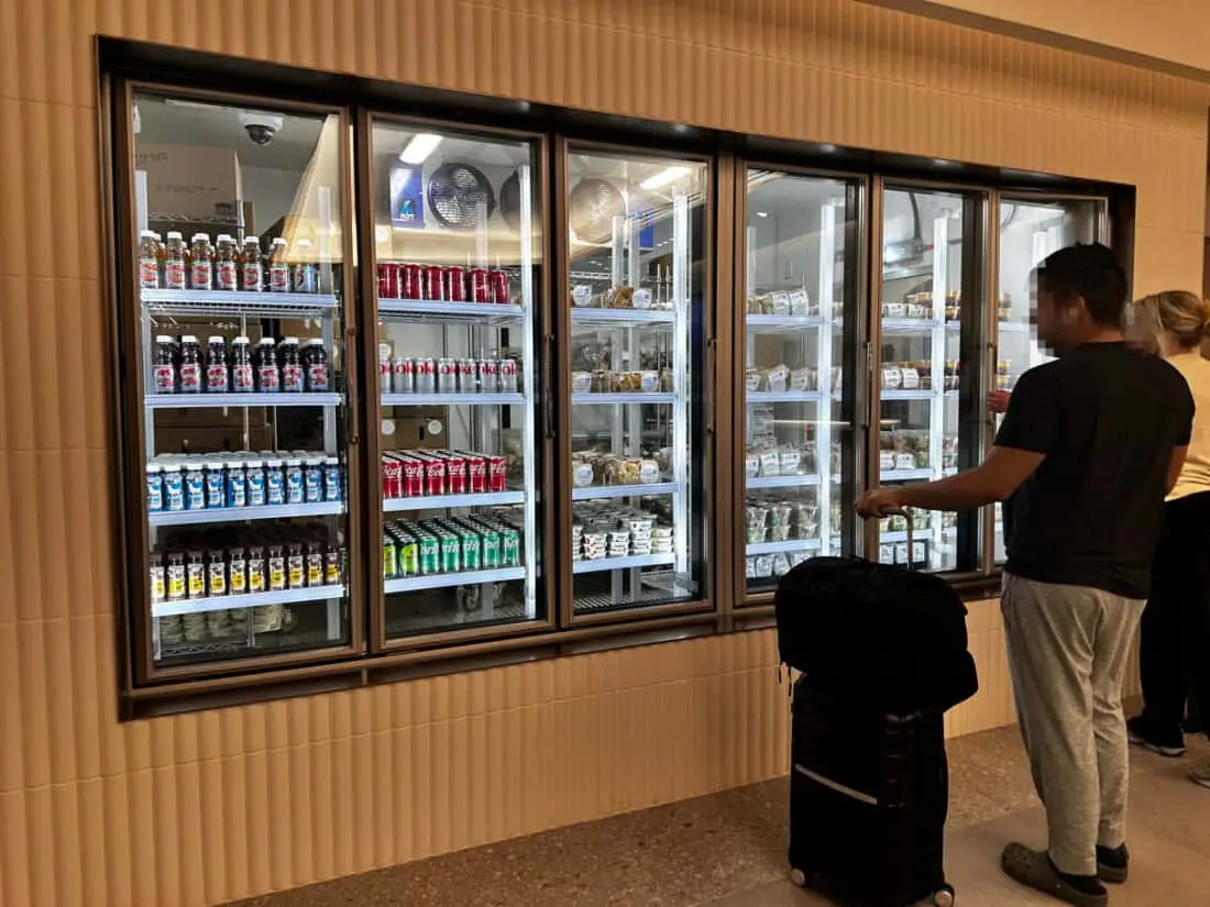 United Club Fly IAH Kuehlschrank