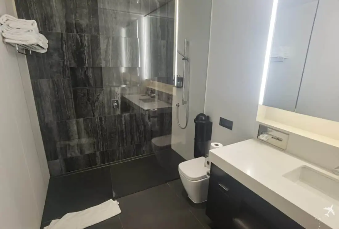 Air NZ Dusche AKL
