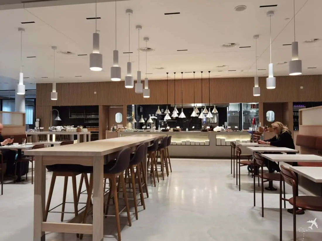 Finnair Business Lounge Helsinki Essbereich