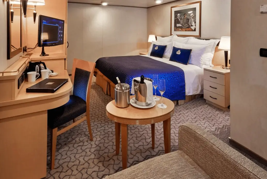 Queen Elizabeth deluxe inside