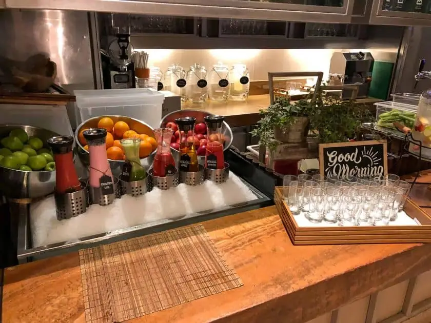 Conrad Singapore Fruehstueck Saefte