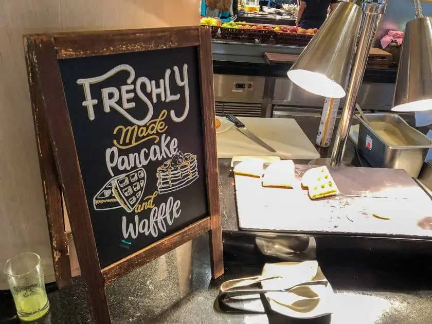 Conrad Singapore Fruehstueck Pancakes