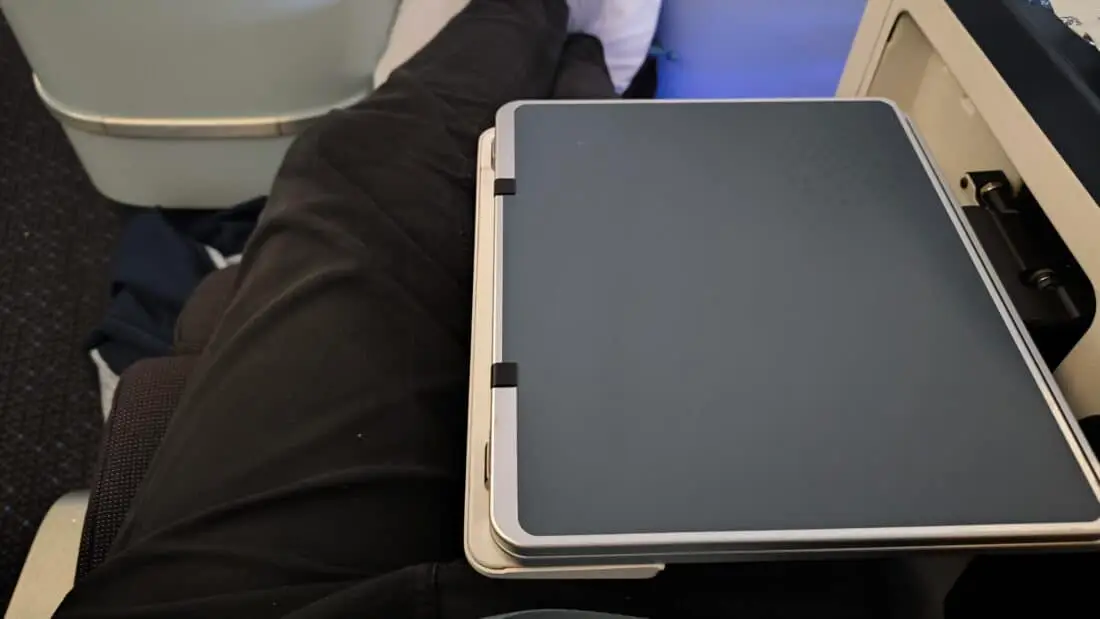 klm old business half table